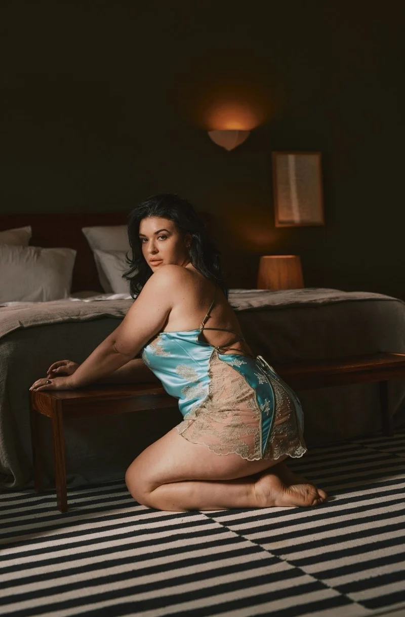Nuisette sensuelle dos nu Daniella en soie et dentelle