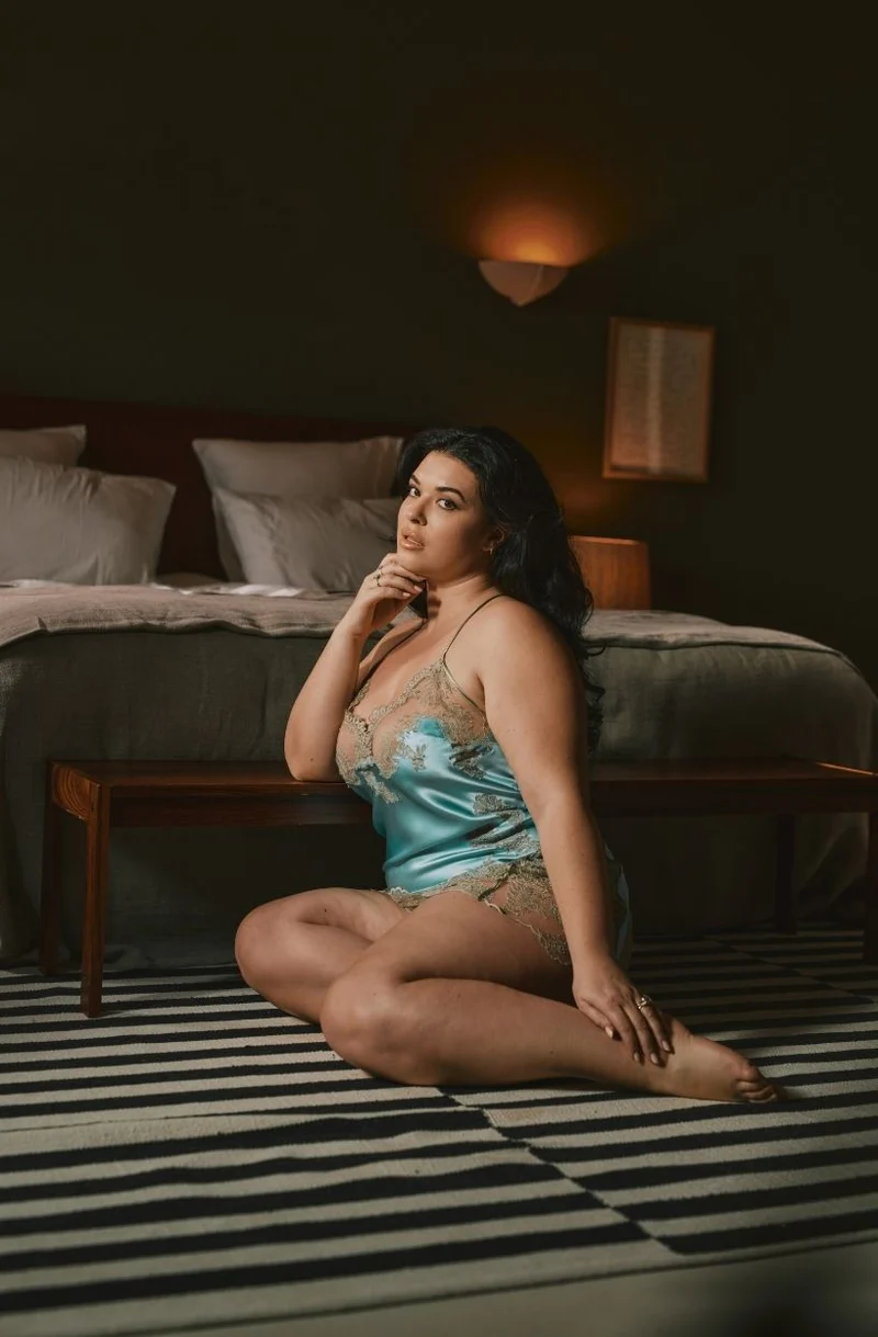 Nuisette sensuelle dos nu Daniella en soie et dentelle