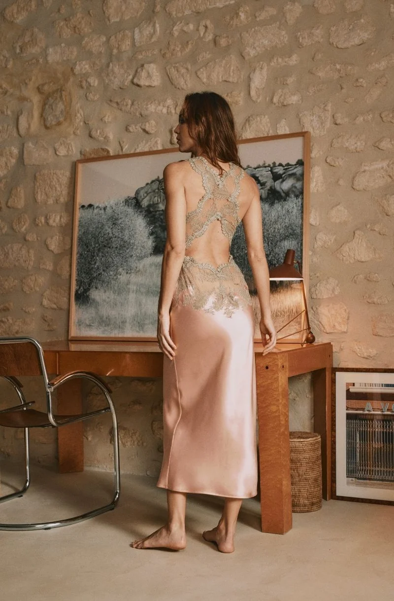 Nuisette longue sensuelle Daniella en soie et dentelle