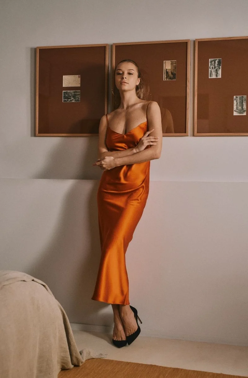 Nuisette longue en soie orangée Daniella