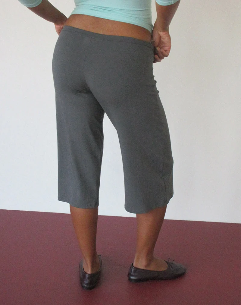 Pantalon Mino Capri gris anthracite avec bordure blanc cassé