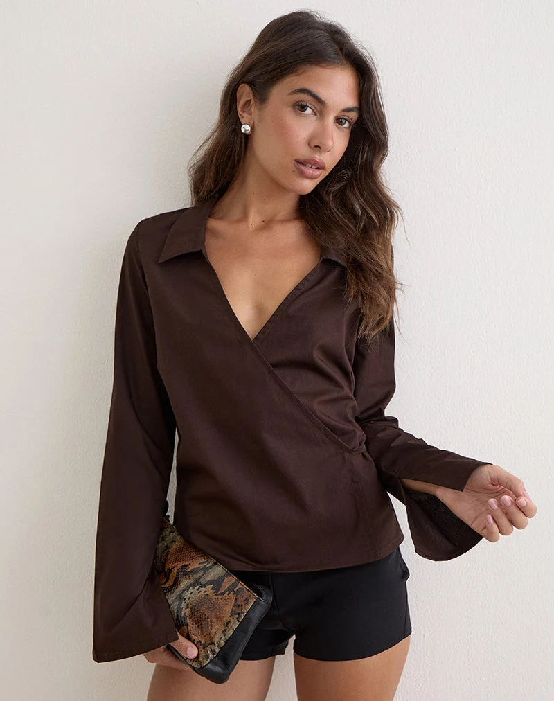 Chemise à pans croisés « Rakto Wrap » en popeline, couleur chocolat amer