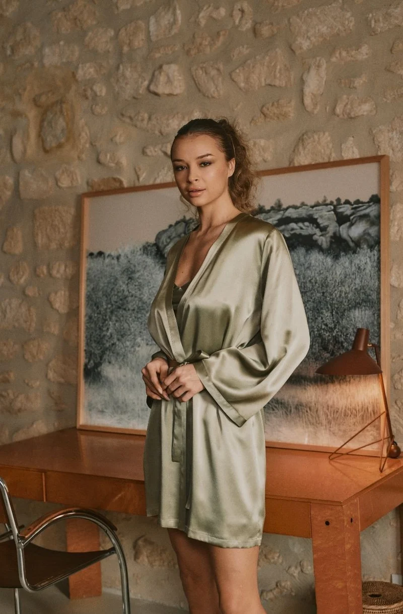 Déshabillé court en soie Daniella