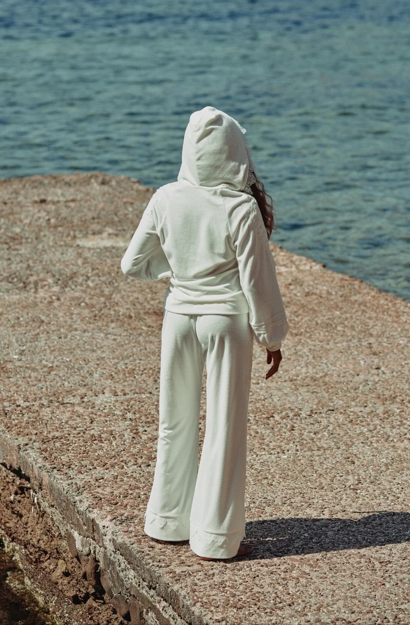 Veste à capuche Céleste en molleton de coton et broderies blanches