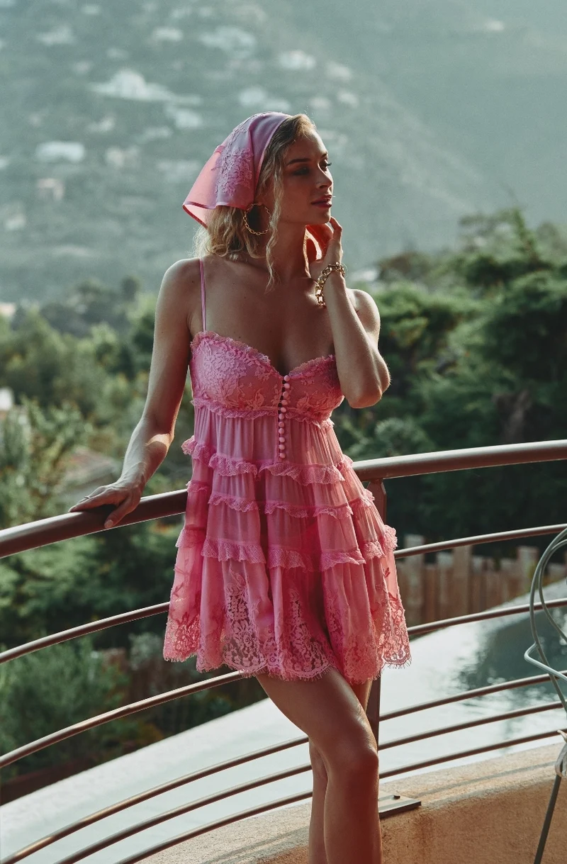 Nuisette romantique Calista en mousseline de soie et dentelle rose