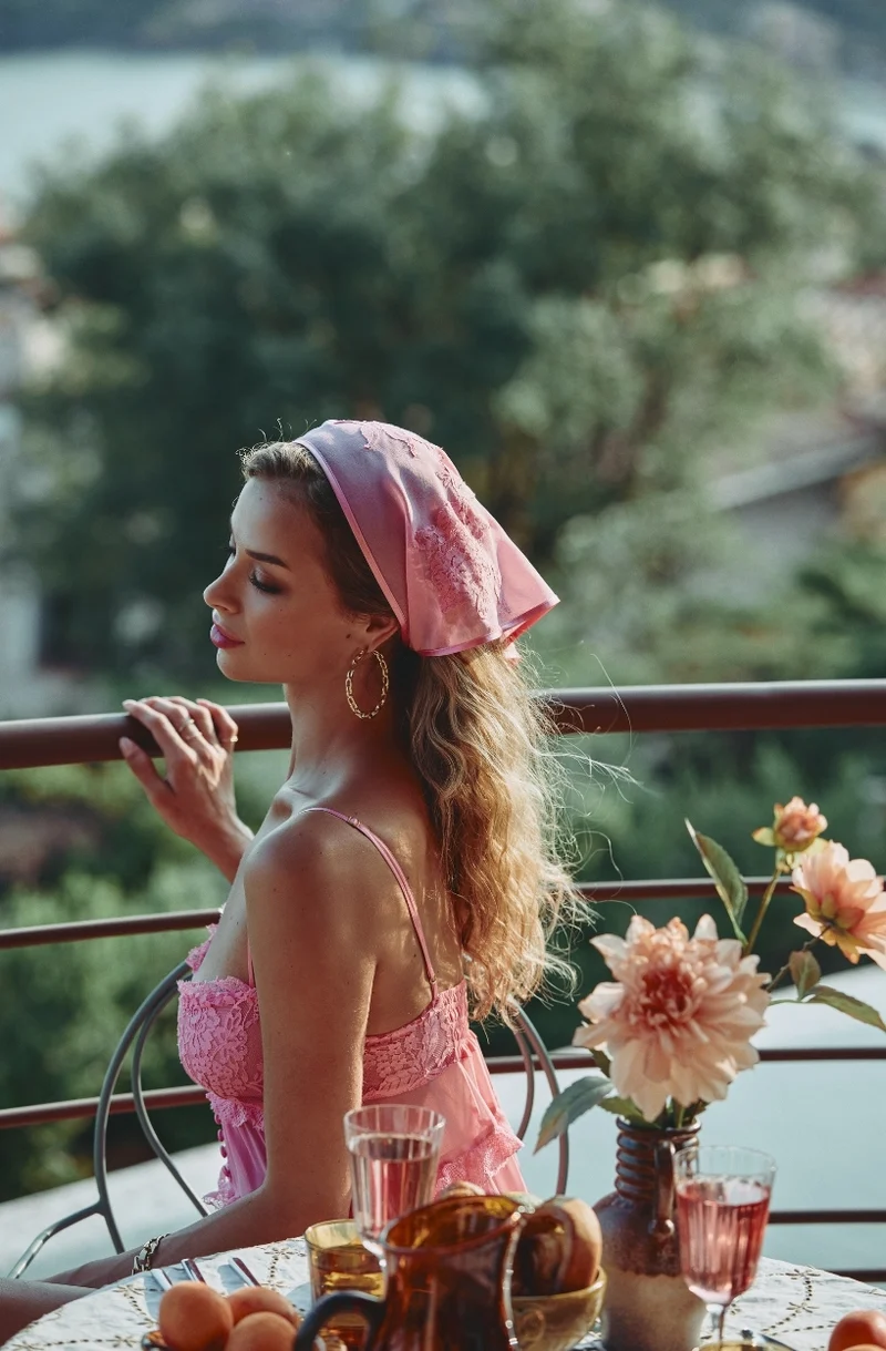 Coiffe Calista en mousseline de soie et dentelle rose