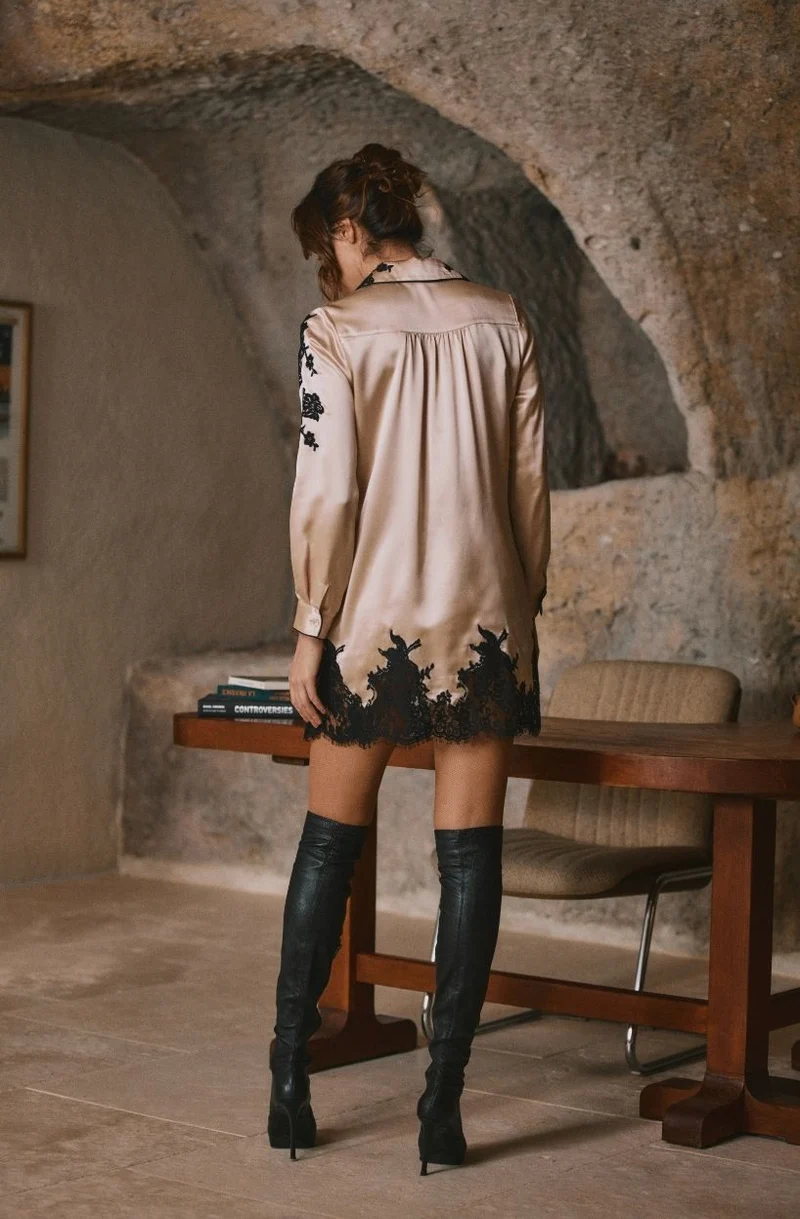 Robe chemise en soie et dentelle Doria