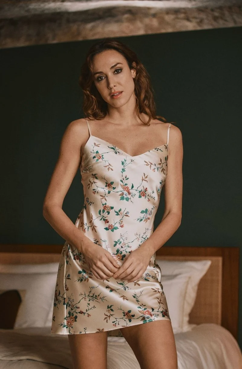 Nuisette en satin à motif floral Daisy