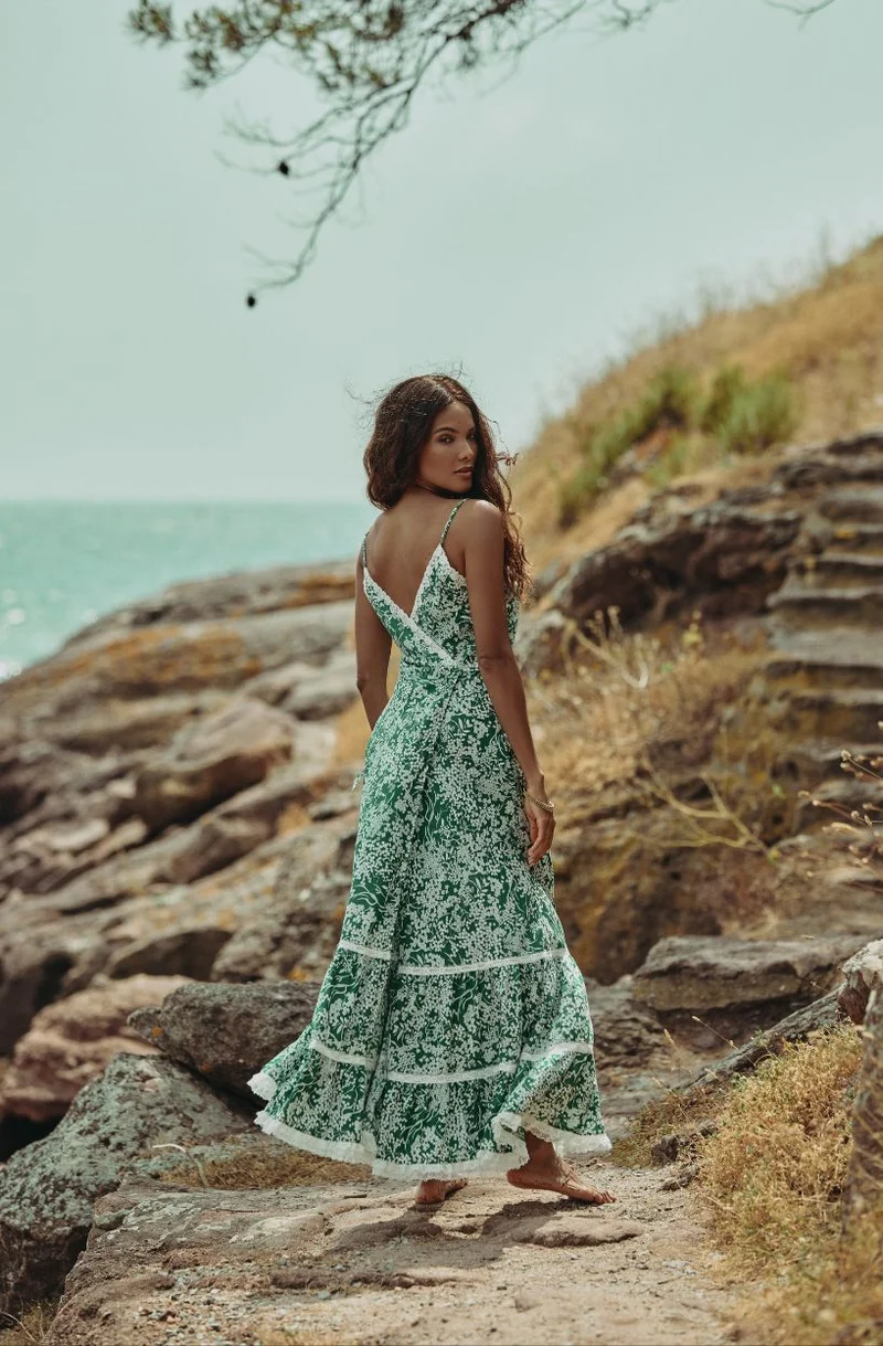 Robe longue au dos croisé Cyane en crêpe à imprimé fleuri