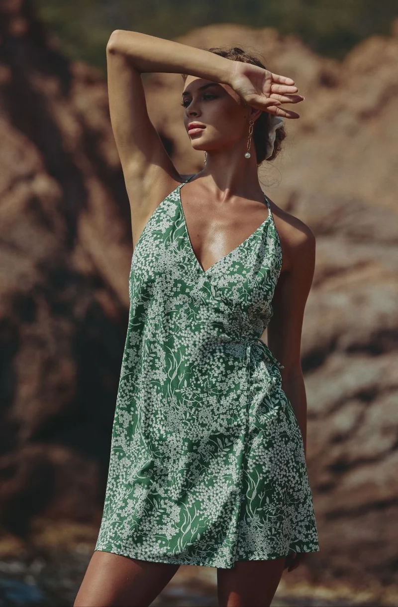 Robe courte portefeuille Cyane en crêpe à imprimé fleuri