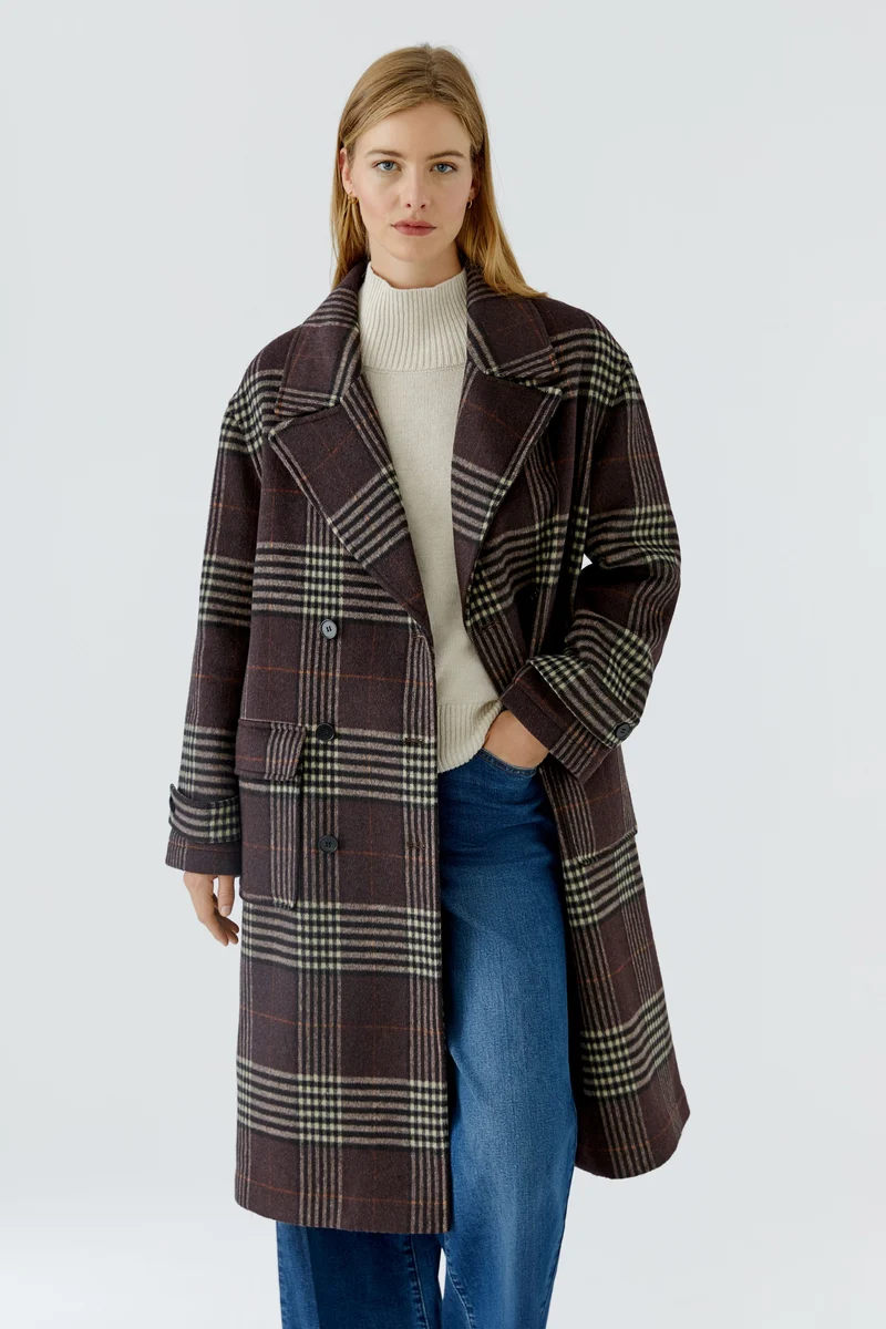Manteau long à carreaux et boutonnage croisé