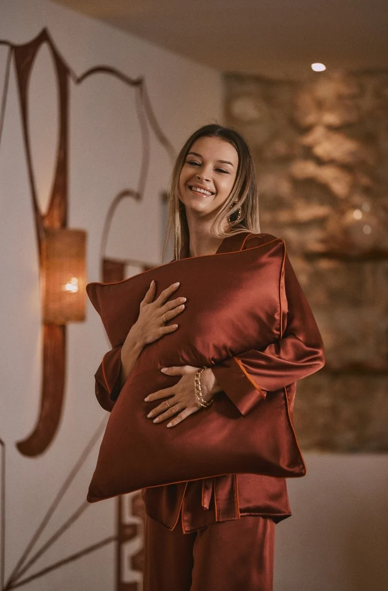 Taie d'oreiller Diane en pure soie de mûrier avec passepoil contrasté