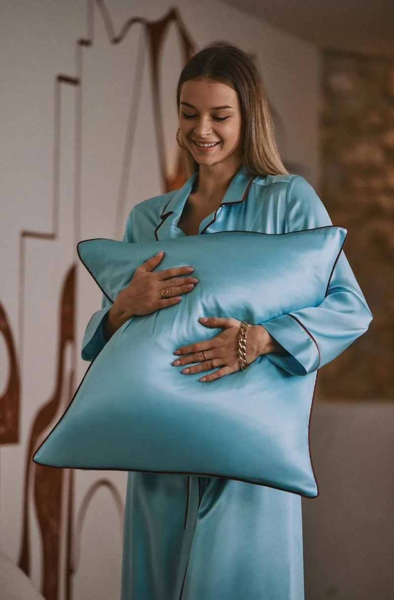 Taie d'oreiller Diane en pure soie de mûrier avec passepoil contrasté
