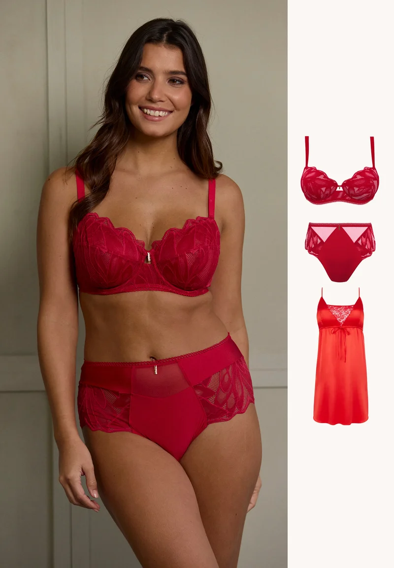Ensemble Aliénor rouge avec culotte et nuisette