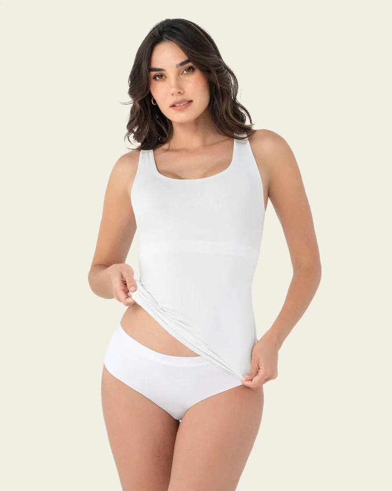 Haut à contrôle modéré avec double couche sur l'abdomen