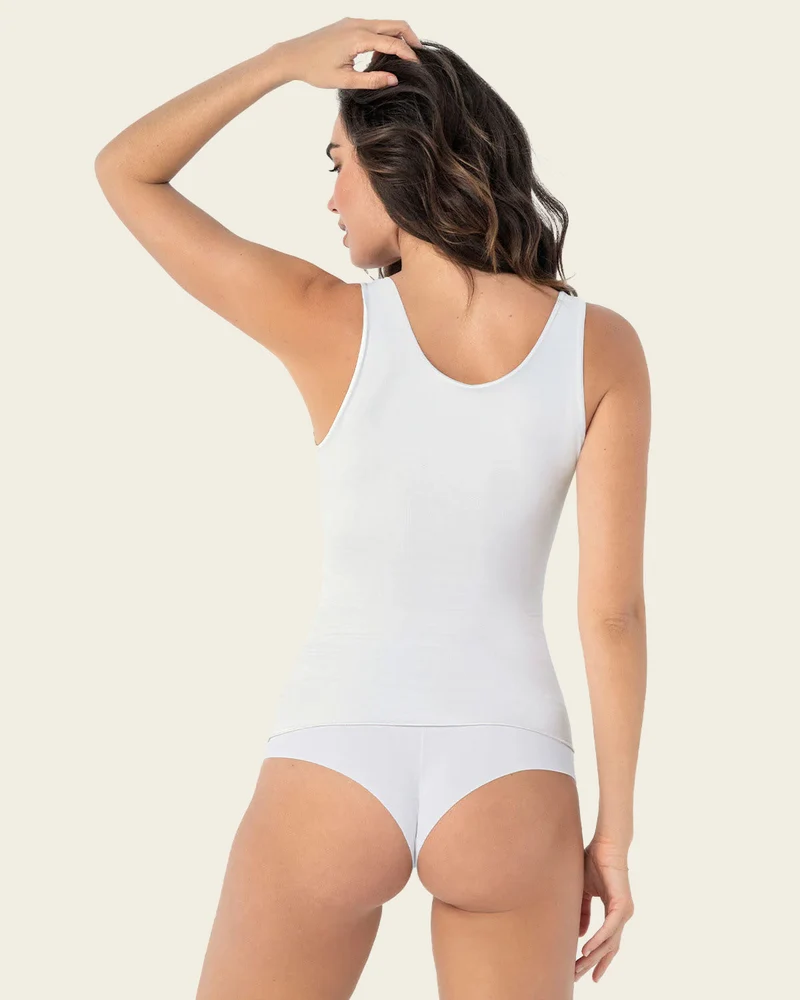 Haut à contrôle modéré avec double couche sur l'abdomen