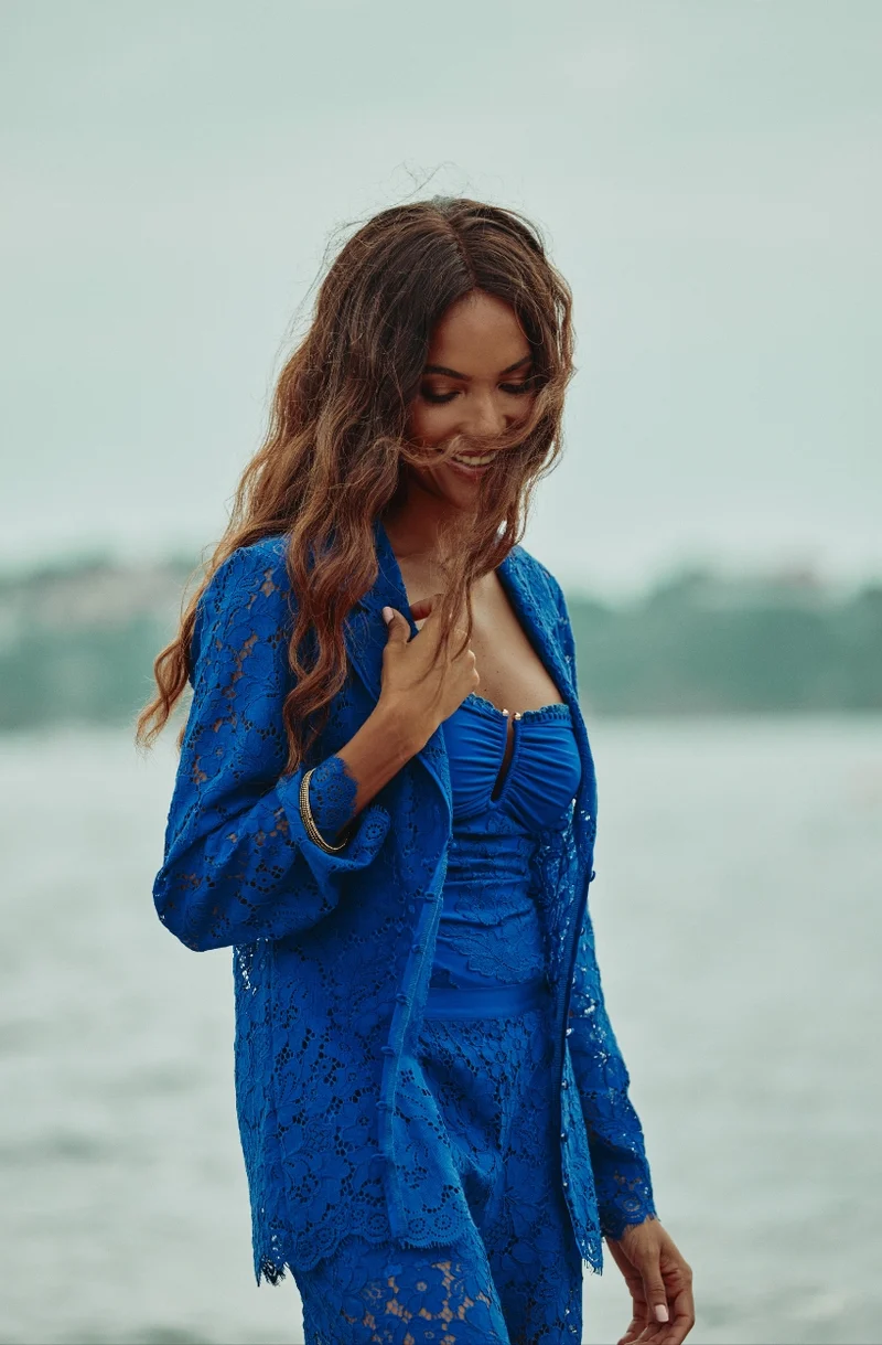 Chemise en dentelle bleue Céleste