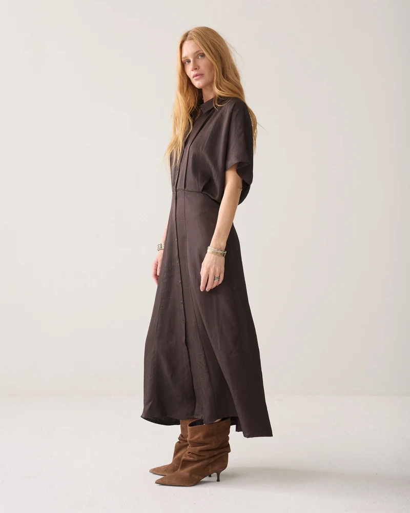 Robe-chemisier lustrée à taille cintrée