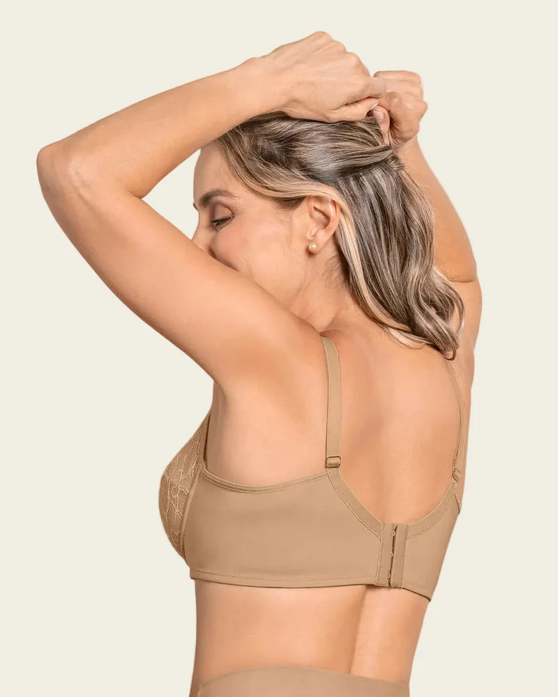 Bralette triangle avec bonnets en dentelle et dos en tissu lisse