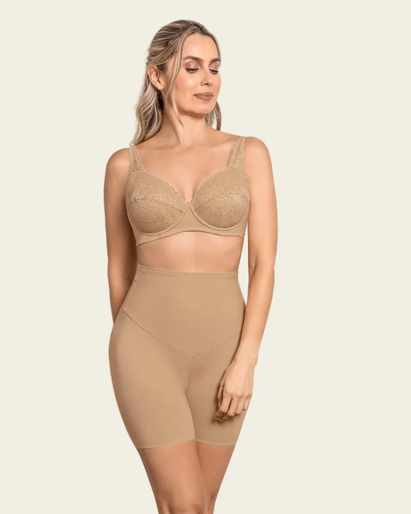 Bralette triangle avec bonnets en dentelle et dos en tissu lisse