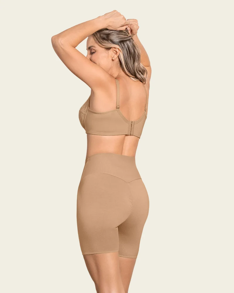 Bralette triangle avec bonnets en dentelle et dos en tissu lisse