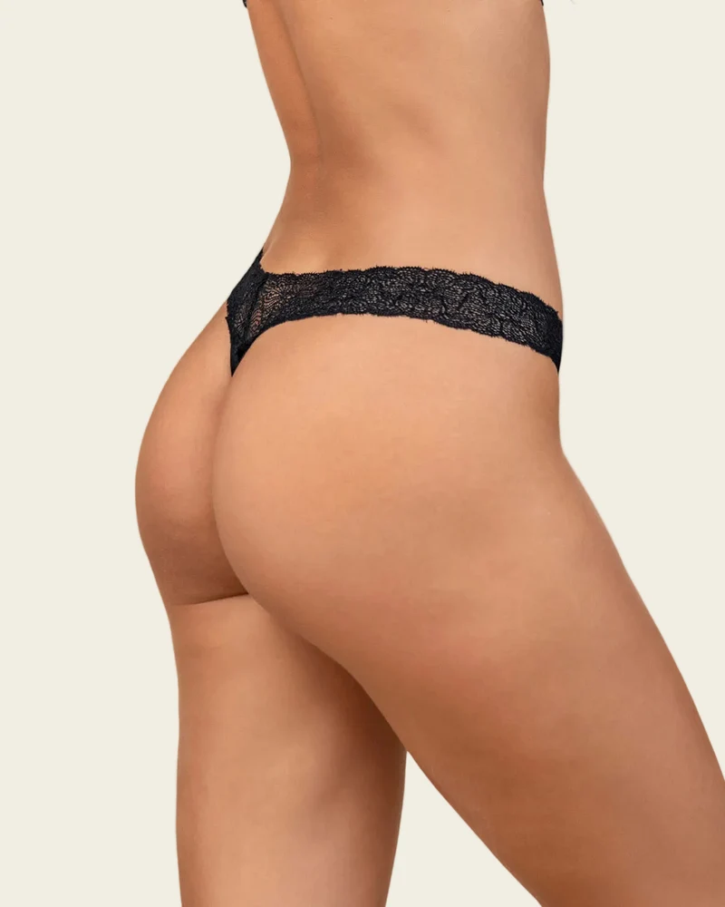 Culotte brésilienne avec dentelle à la taille et tissu lisse