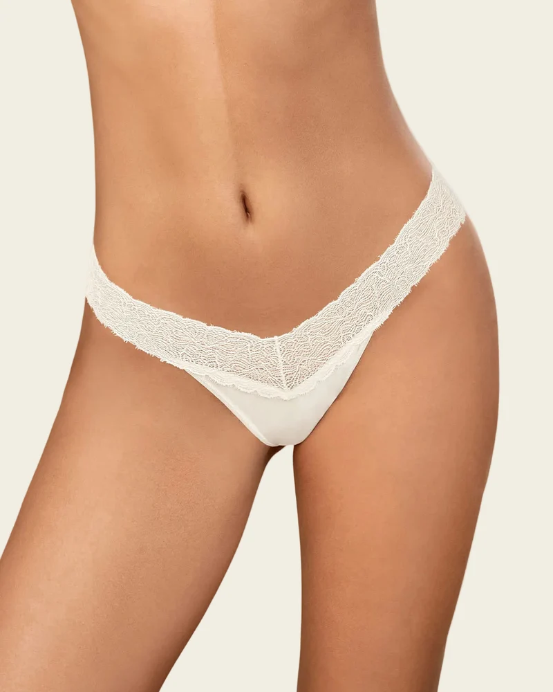 Culotte brésilienne avec dentelle à la taille et tissu lisse