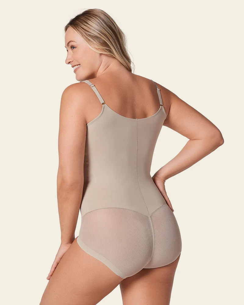 Body à contrôle fort avec bonnets arqués
