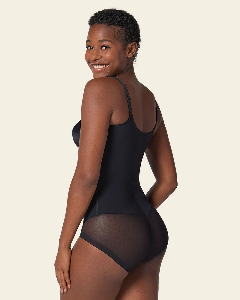Body à contrôle fort avec bonnets arqués