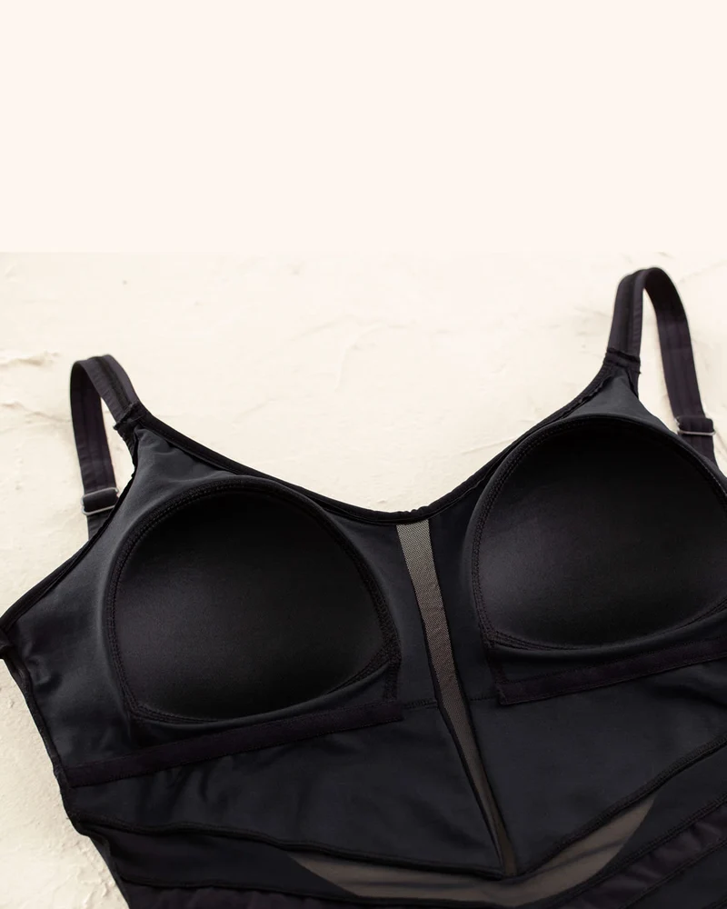 Maillot de bain une pièce à contrôle doux avec transparences sur le ventre