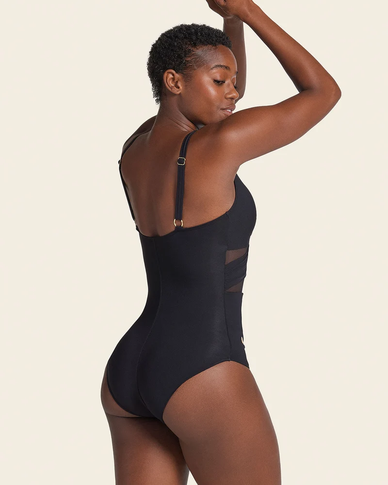 Maillot de bain une pièce avec contrôle doux sur le ventre et drapé sur le décolleté