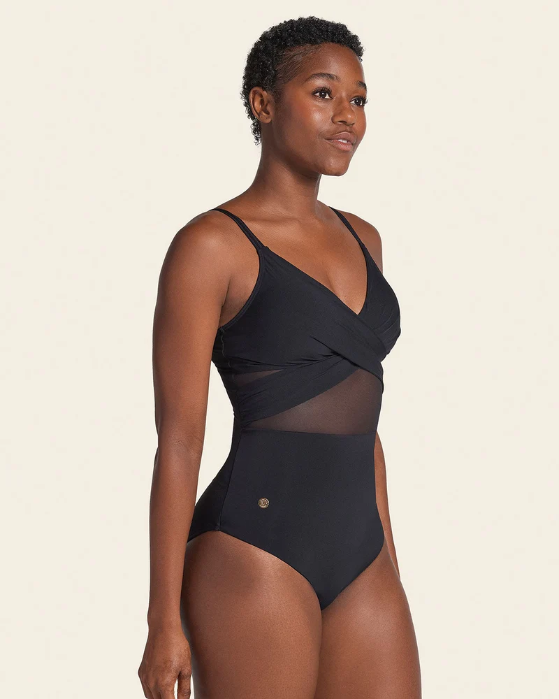 Maillot de bain une pièce avec contrôle doux sur le ventre et drapé sur le décolleté