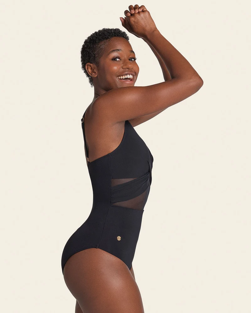 Maillot de bain une pièce avec contrôle doux sur le ventre et drapé sur le décolleté