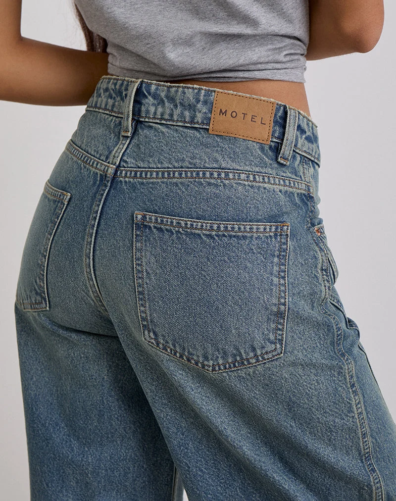 Jean ample et décolleté en bleu vintage vert