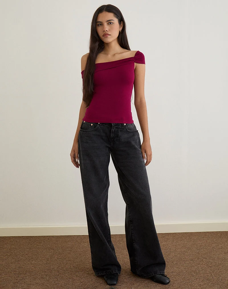 Cuthbe Off the Shoulder Twist Top in Burgundy (Top torsadé à épaules dénudées)