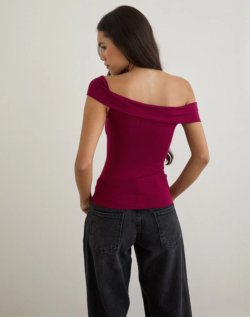 Cuthbe Off the Shoulder Twist Top in Burgundy (Top torsadé à épaules dénudées)