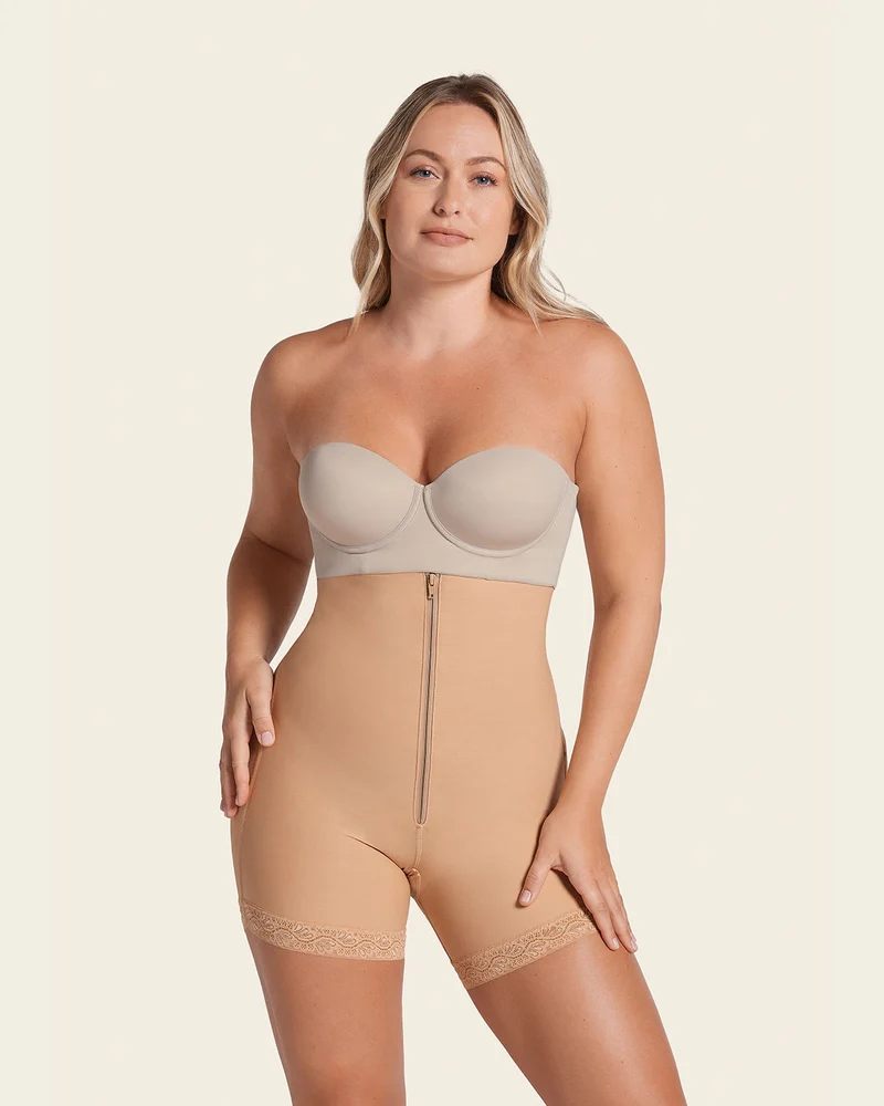 Gaine courte avec rembourrage des fesses