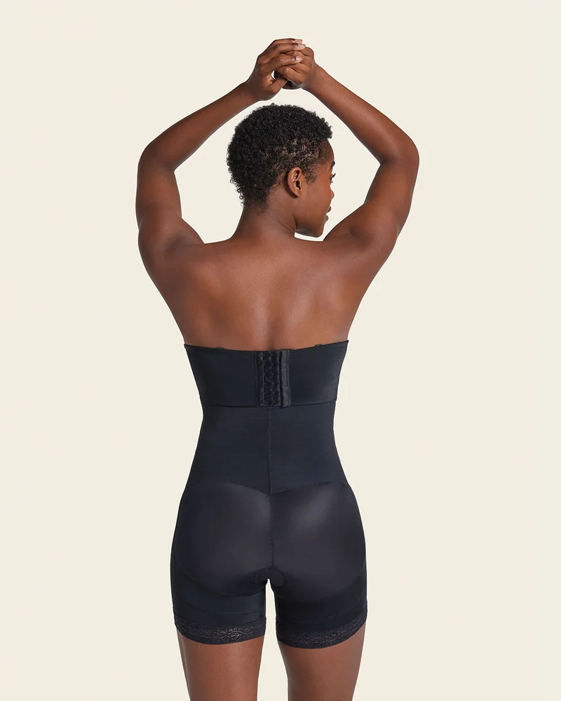 Gaine courte avec rembourrage des fesses