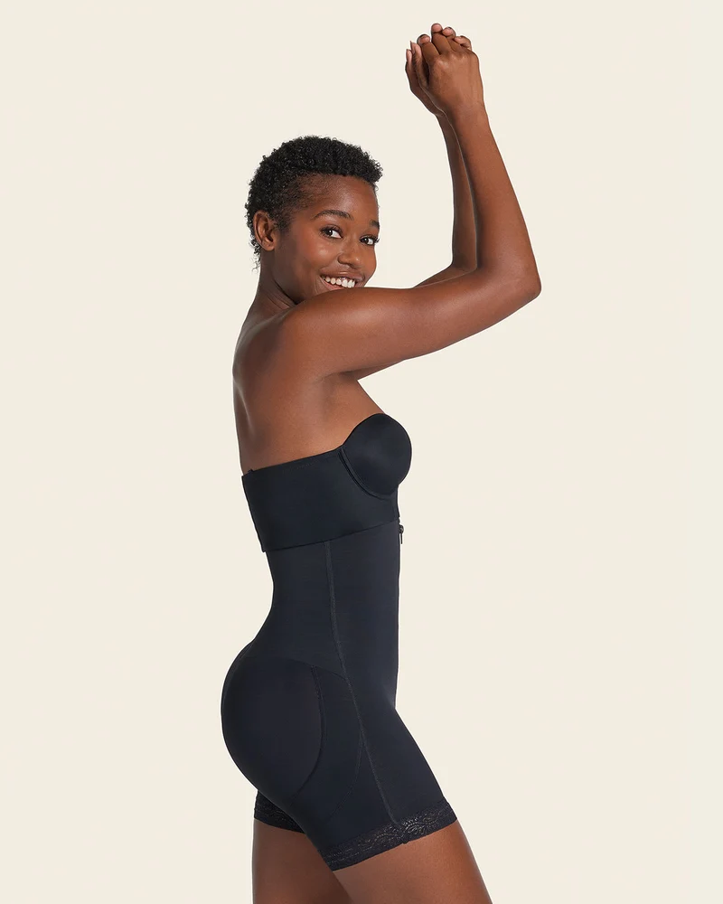 Gaine courte avec rembourrage des fesses