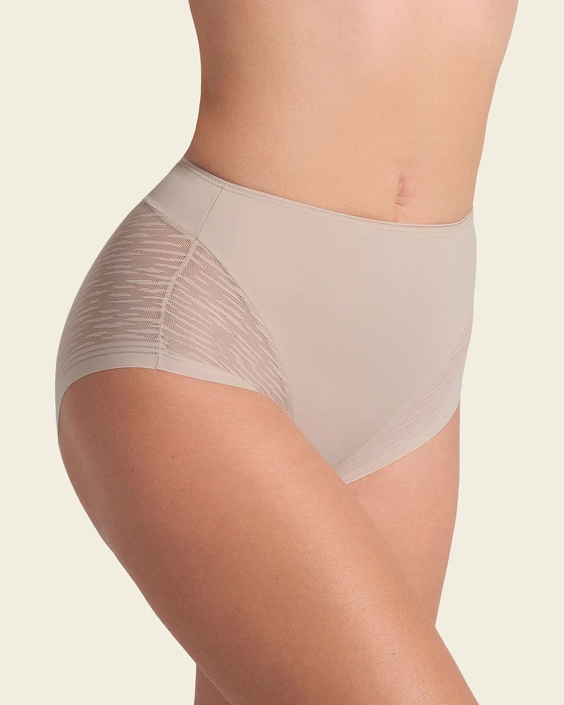 Culotte gainante classique invisible avec transparences sur les fesses et les côtés