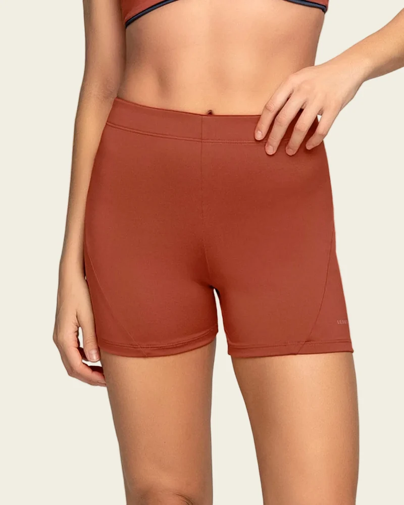 Short de sport léger avec coupe ajustée et taille élastique confortable