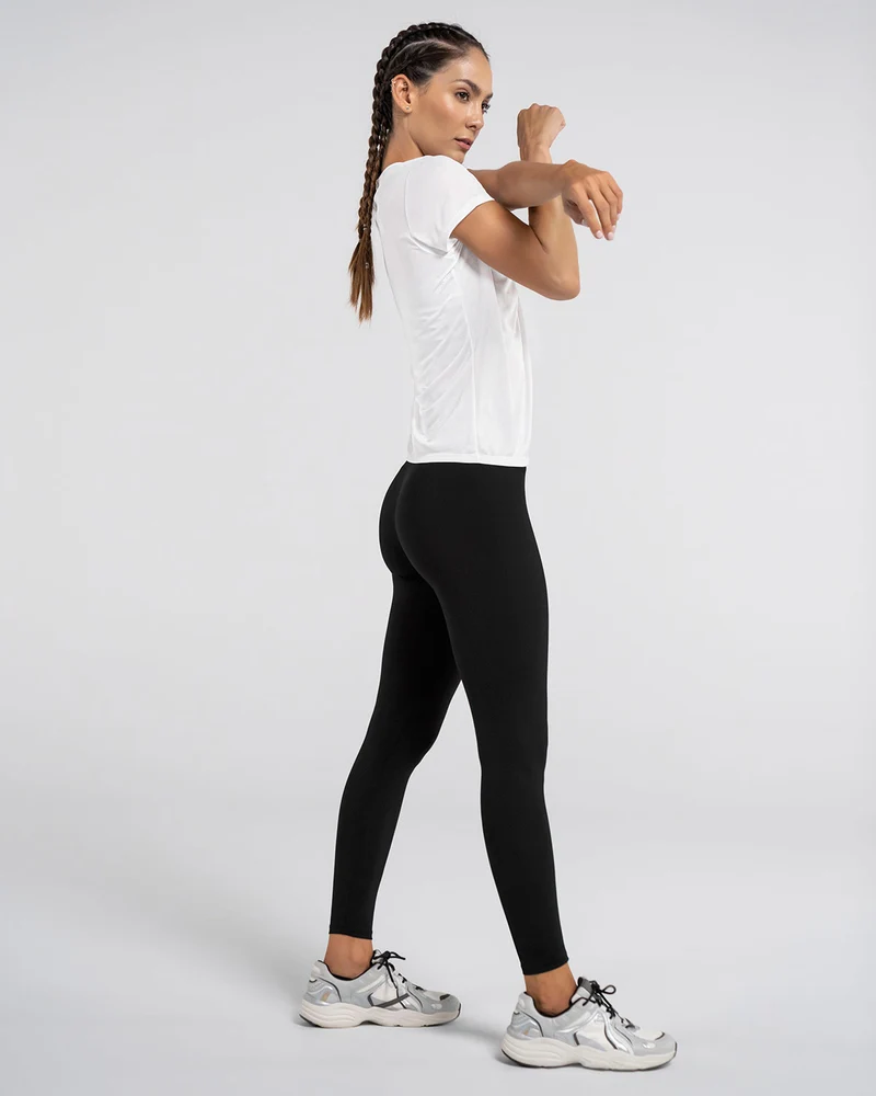 T-shirt de sport à séchage rapide pour une silhouette semi-ajustée