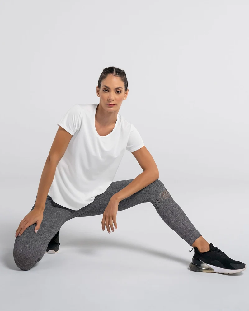 T-shirt de sport à séchage rapide pour une silhouette semi-ajustée