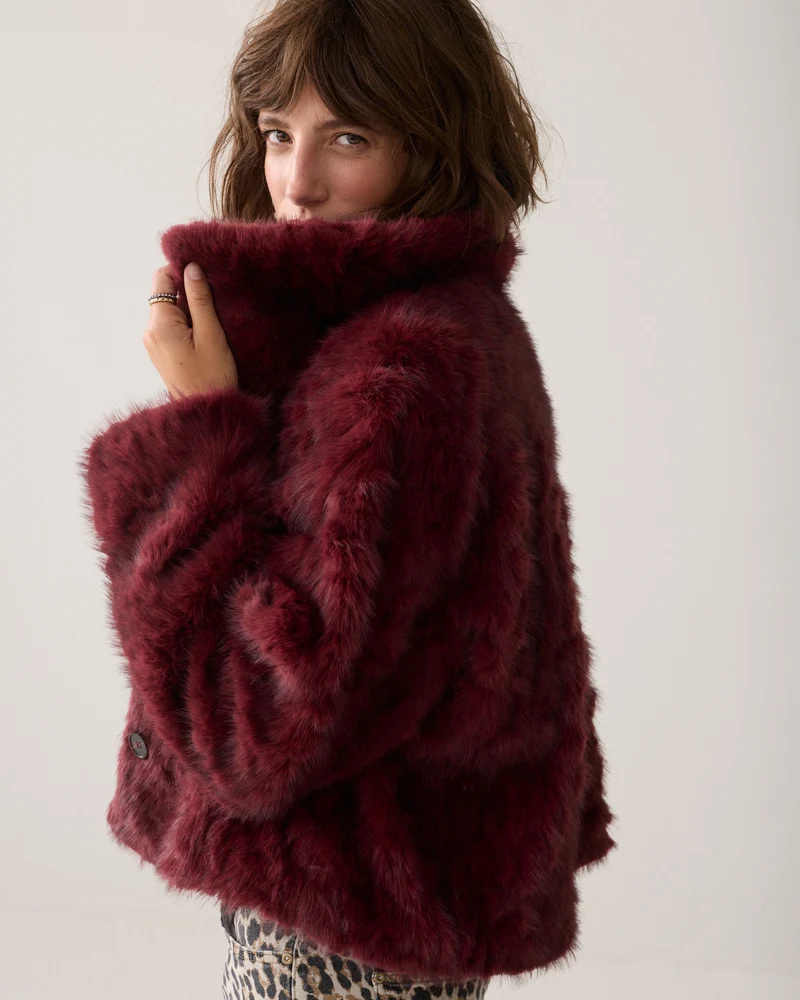 Veste en fausse fourrure à col montant