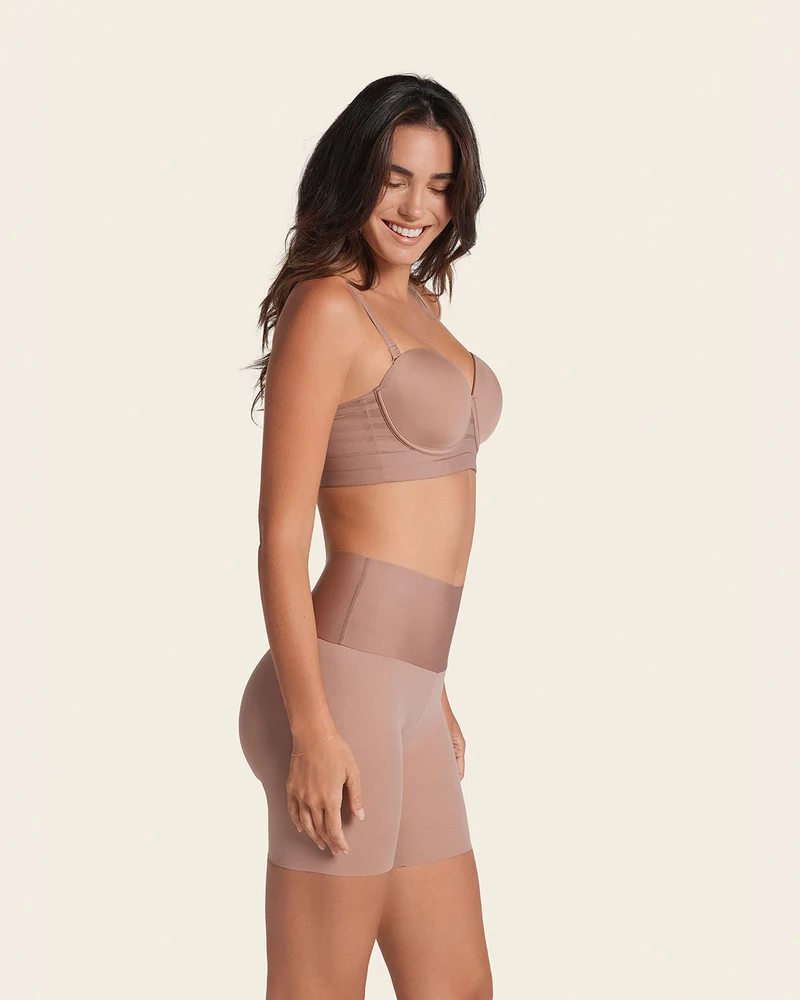 Shorty gainant sans coutures qui reste en place