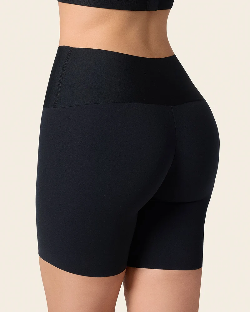 Shorty gainant sans coutures qui reste en place