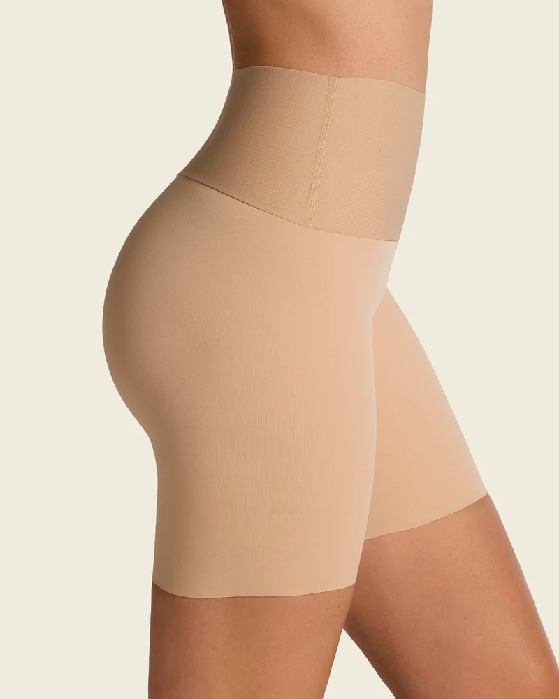 Shorty gainant sans coutures qui reste en place