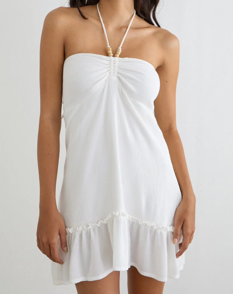 Mini-robe Yvelise en tissu froissé blanc cassé, ornée de perles