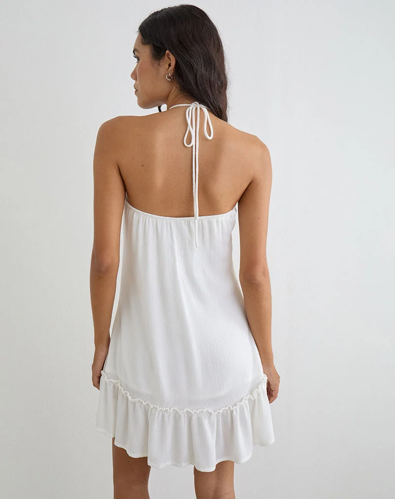 Mini-robe Yvelise en tissu froissé blanc cassé, ornée de perles