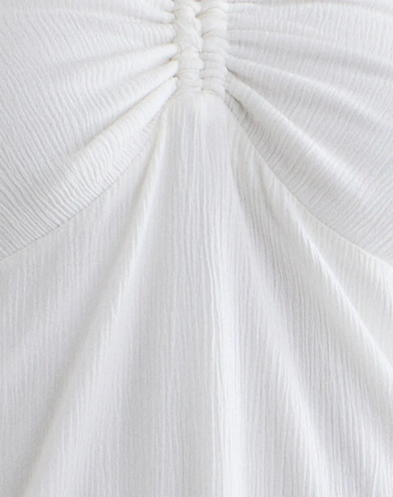 Mini-robe Yvelise en tissu froissé blanc cassé, ornée de perles